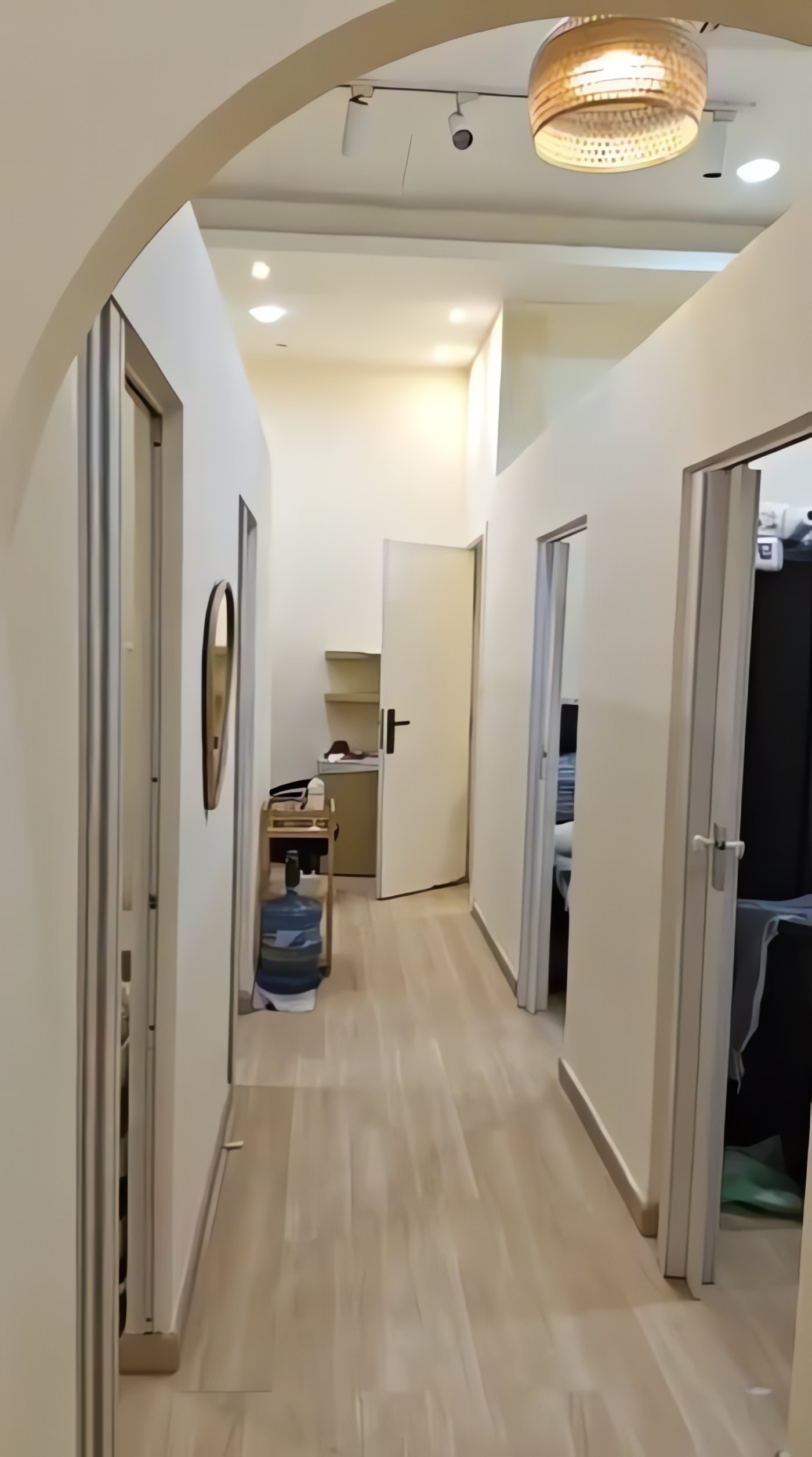 Beauty Salon Fit-Out, Arched corridor